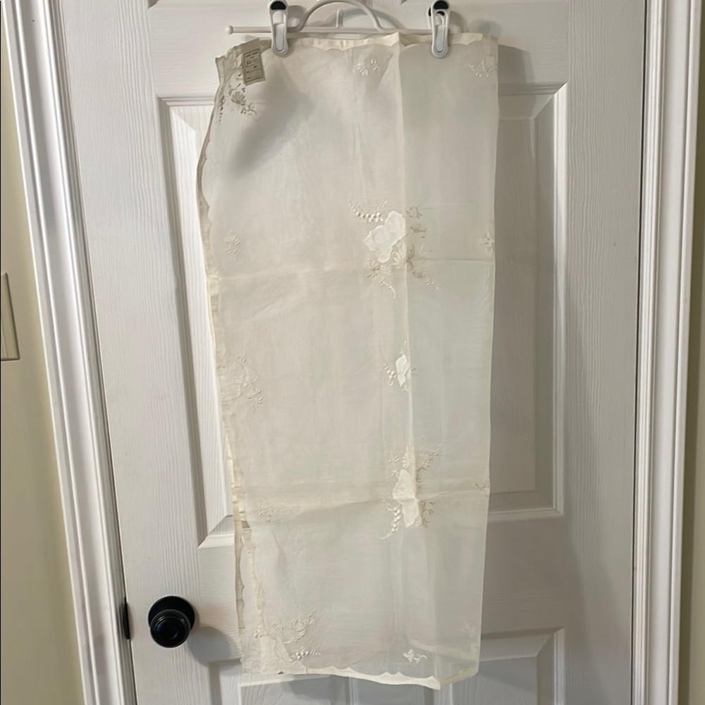 Delicate organza table cloth